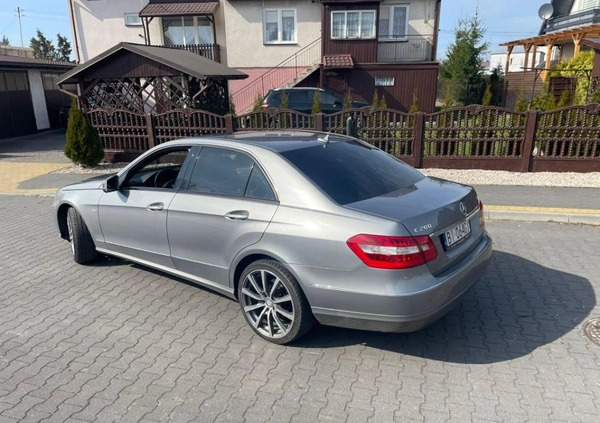 Mercedes-Benz Klasa E cena 42900 przebieg: 246100, rok produkcji 2010 z Białystok małe 121